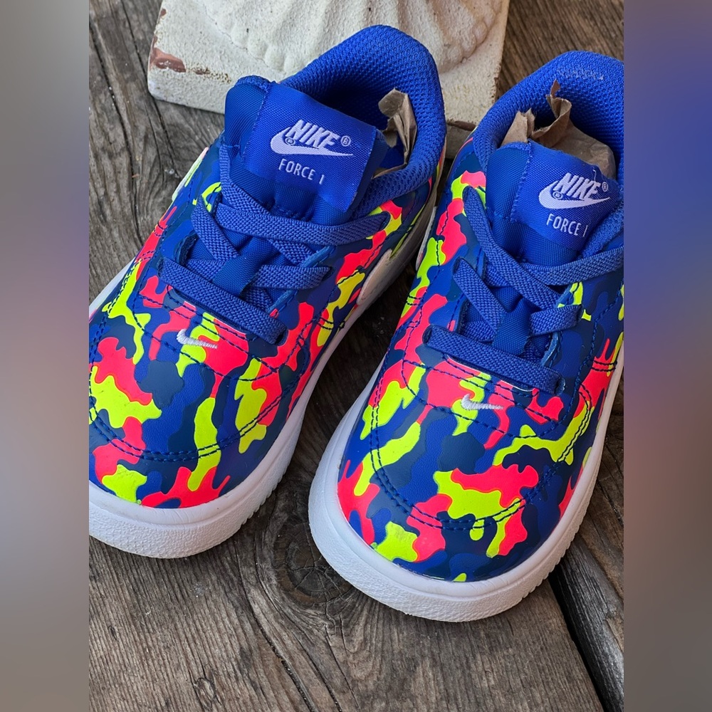 The Nike Force 1 18 print camouflage pattern sneaker - Picture 3 of 15